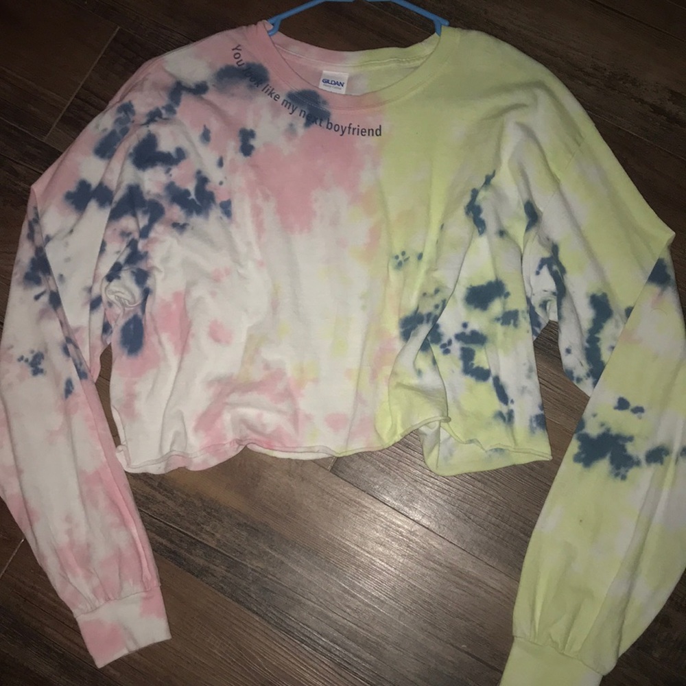 CROP TOP LONG SLEEVE SHIRT !